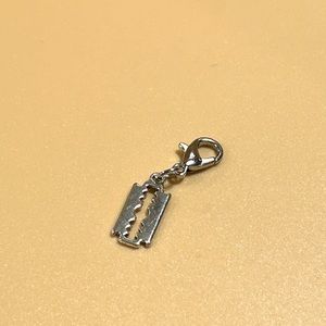 Razor 🪒 Charm